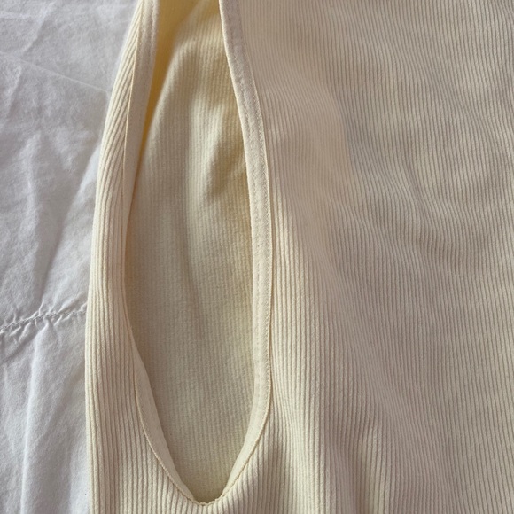 ⭐️Free People Deep Plunge Seamless Top⭐️ - Picture 4 of 4